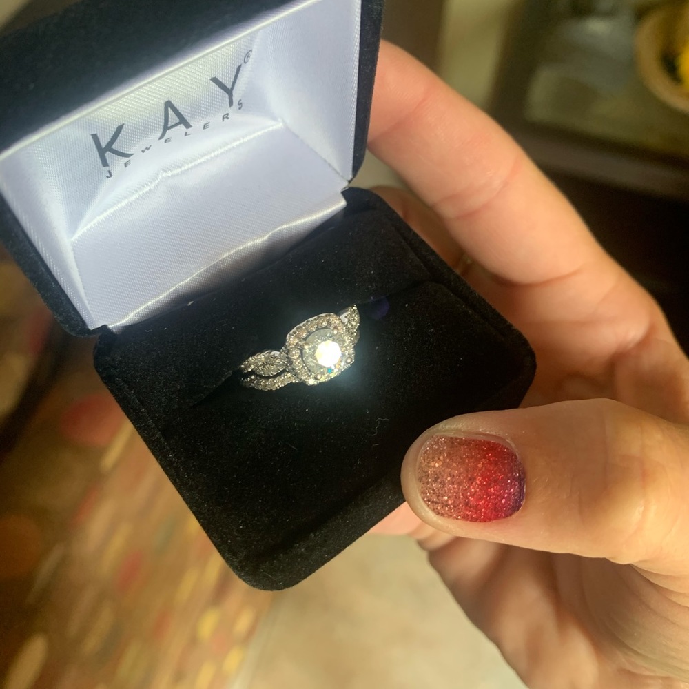 Engagement ring - Picture 4 of 4